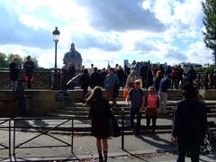 せっかくだから、ポンデザール Pont des Arts へ。