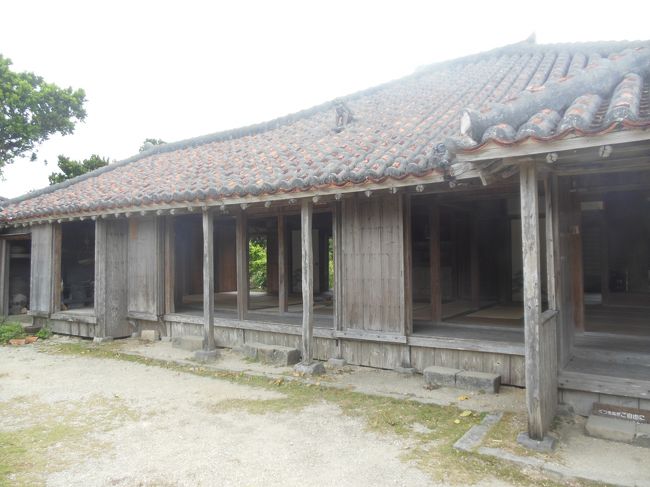 次は、石垣やいま村。<br />八重山の家並みを再現した日本最南端のテーマパーク<br />　　http://www.yaimamura.com/<br /><br /><br />