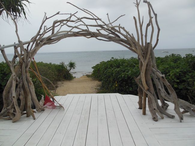 ４時間コースも終わり、最後は、海カフェで遅い昼食。<br /><br />レストラン名は「島野菜カフェ　島野菜カフェ 　リハロウビーチ」<br />意味わかります？<br /><br />Re:Hellow BEACHだそうです。