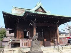 スタート地点は、「横浜熊野神社」。

京急「鶴見市場」駅から徒歩５分ほど。
我家からは、徒歩１０分ほど。
（近い・・・笑）

本日も快晴であります〜。

が・・・。
