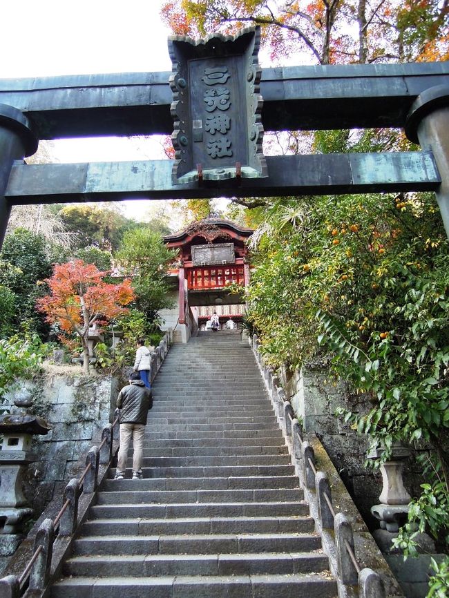 神社への階段。