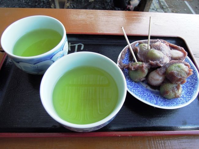 こういうシチュエーションでの休憩は、やはりお茶と団子ですね。