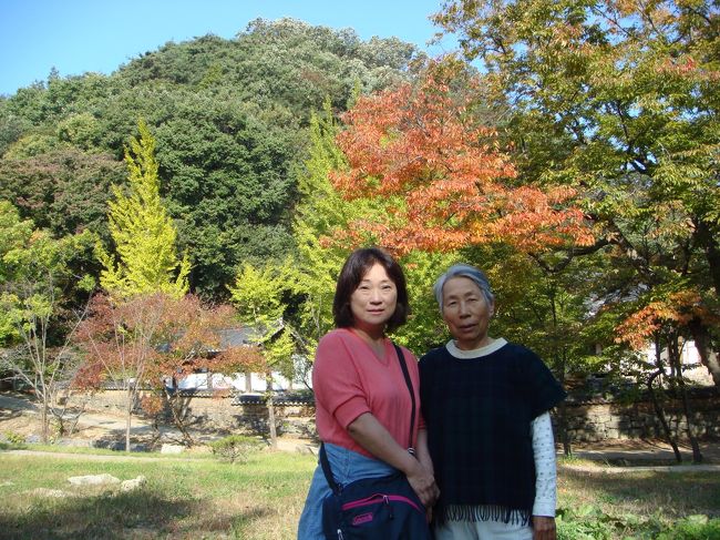 一通り回ってタクシーの待つところに向かいます。<br /><br />せっかくだからとキサニムが写真を撮ってくれました。<br /><br />カムサハムミダ。