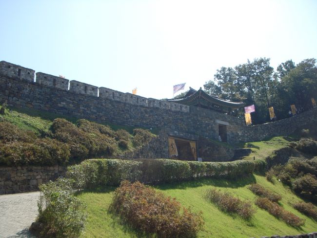 登っていきます。<br /><br />守門兵交代儀式が、12時半だったとチェックしてたのですが。<br /><br />