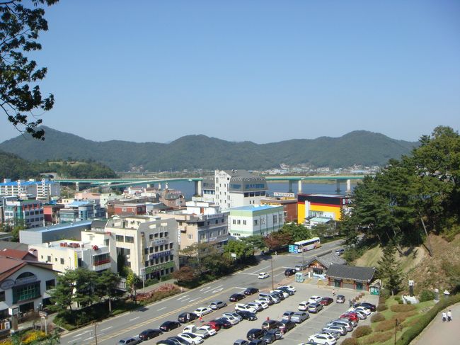 城壁の上から見た、公州の街。