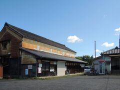 大きな蔵の建つ猪田道駅（いだみちえき）