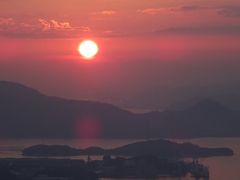高見山の展望台から瀬戸内海の夕日。
綺麗さ、2倍！2倍！