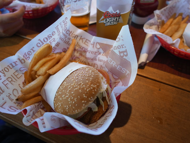 クリスピーチキンバーガー。