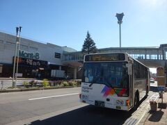 JR中央線の茅野駅から9:50発のアルピコ交通バスで北八ヶ岳ロープウェイへ（往復2200円）