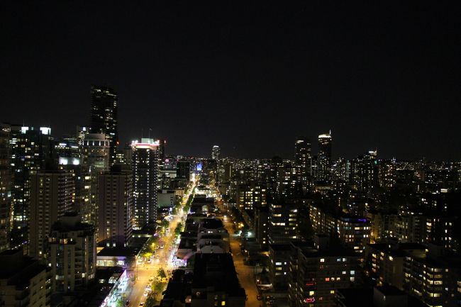 ホテルのベランダからの夜景。