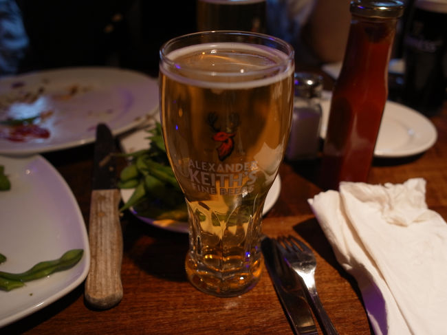 DOOLIN'S IRISH PUBで晩ご飯。もうビールは要らない感じ。<br />http://www.doolins.ca