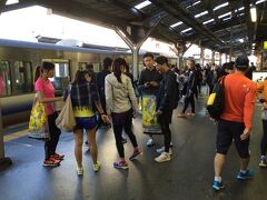 京橋駅で京阪電車からJR環状線に乗り換えます。