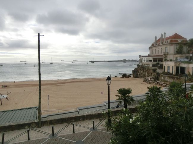 そもそも、カスカイスって、オシャレなビーチリゾート地なので、海辺で少しリゾート気分に浸ってみたり、<br />浸るや否や雨が降ってきたりしながら、