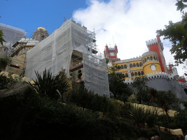 さぁ！ペーナ宮殿です！<br />って、改修中かよっ！