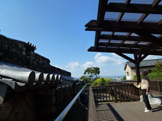 奈良のピラミッドとも言われる史跡　「頭塔」は東大寺南大門から南に約1kmのところにある、土壇からなる非常に珍しい奈良時代の塔です。<br />