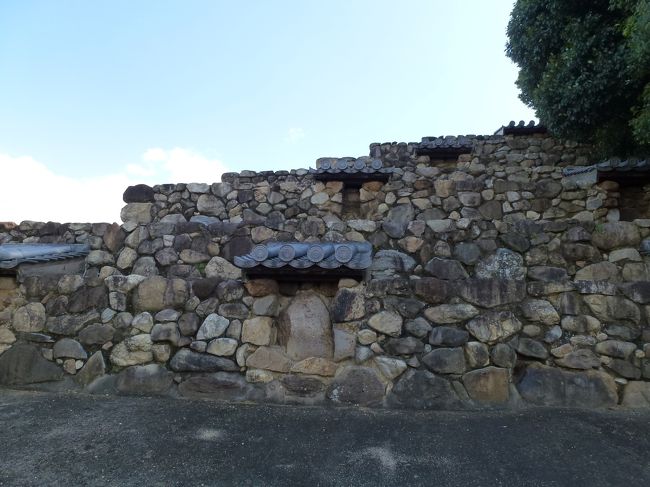 この部分はほこらの屋根などが修復されています。