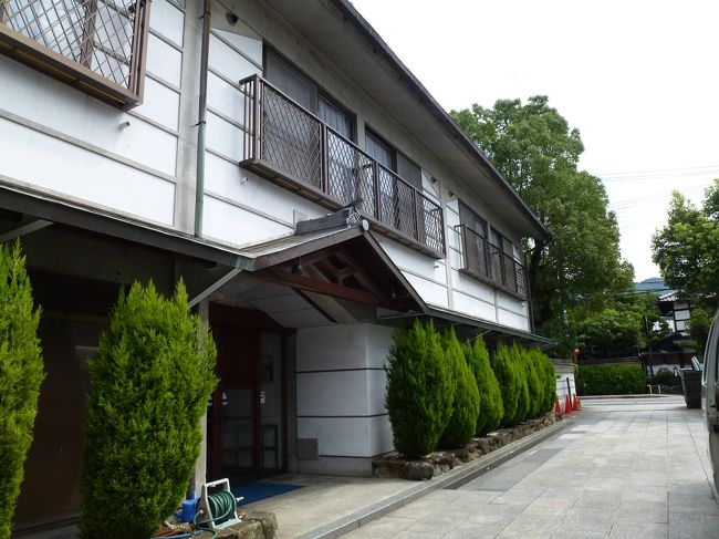 このホテルの奥に「頭塔」があります。<br />