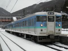 2012.12.30　奈良井
名古屋からは中央西線に乗り継ぐ。いつも混んでいるが、この日はいつもよりすいていた。奈良井で特急退避。東日本の受け持ちなのか珍しく１１５系であった。