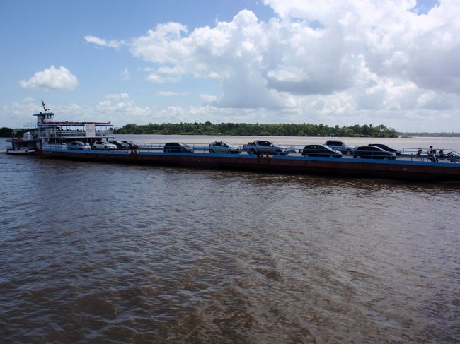 車を運んでいます