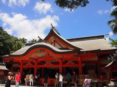 立派な青島神社。　祀られている神は、いずれも山幸海幸神話に因む神で、縁結び、安産、航海安全の神として信仰を集めているそうです。