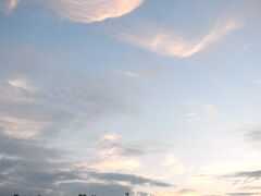 何処かわからないがパ−キングで休憩。
夜が明けたんだ。