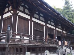 通り抜けた先は、東大寺三月堂