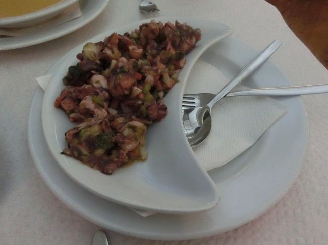 タコのカルパッチョ風サラダ。<br />コリアンダーキツめですが、私には抵抗ありません♪