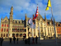 マルクト広場。オフシーズンだったのであまり賑わってる感じはしなかったですが日本人学生のツアーが何度も通ってました。