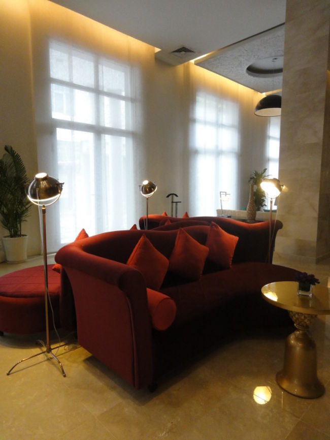 ホテル内にあるソファがどれもオシャレ