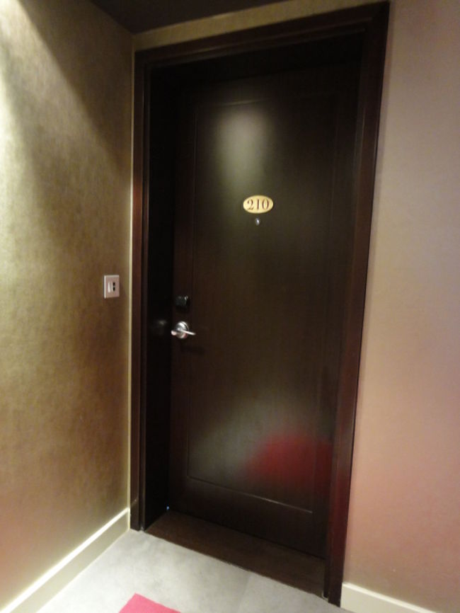 ロペラスイートは角部屋、でも２階でした、残念。