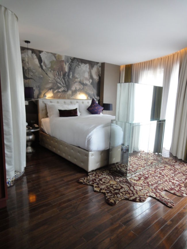 ベッドルーム、全てが贅沢な造り