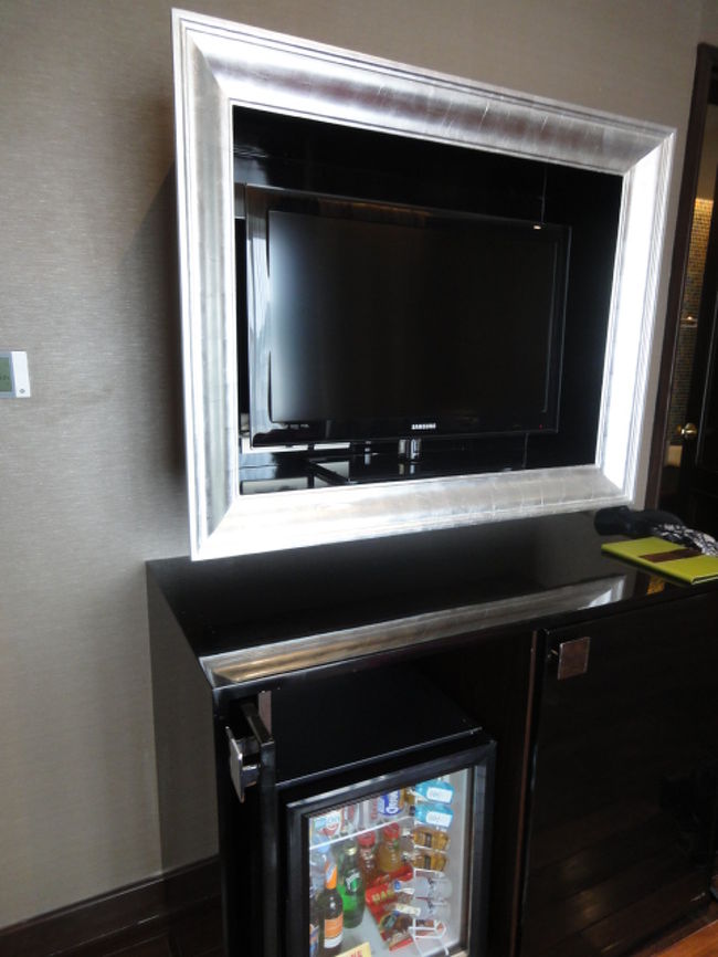 テレビはリビング１台、ベッドルームに１台ありました。