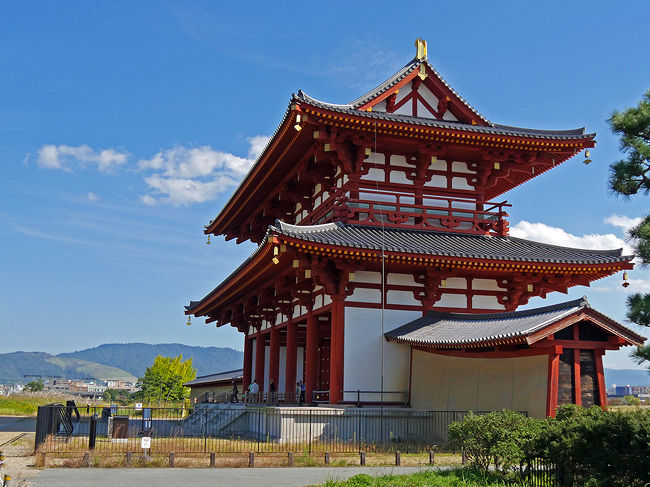 大極殿側横から見た朱雀門