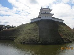 市街地から歩いてくると正面に宇都宮城