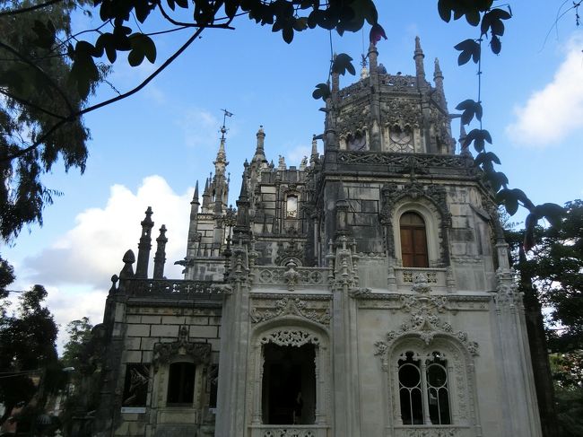 このカフェですねぇ、<br />テーブルに座ってふと横を見ると、目の前がこんなんなんですよぉ。<br />ステキ過ぎです。