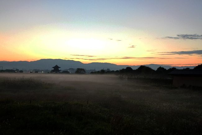 朝の光がましてくる。ひんしゅくながら路肩に止めて撮影。時間がどんどん流れてゆく。