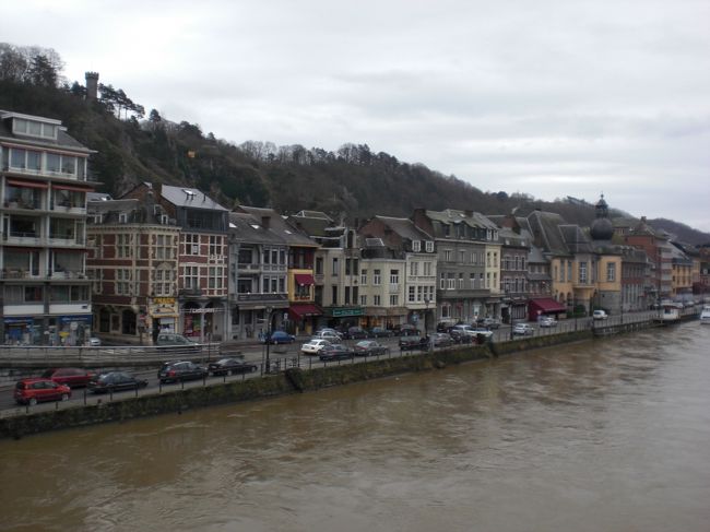 ディナン名物の固々のビスケットをおみやげに買いました。