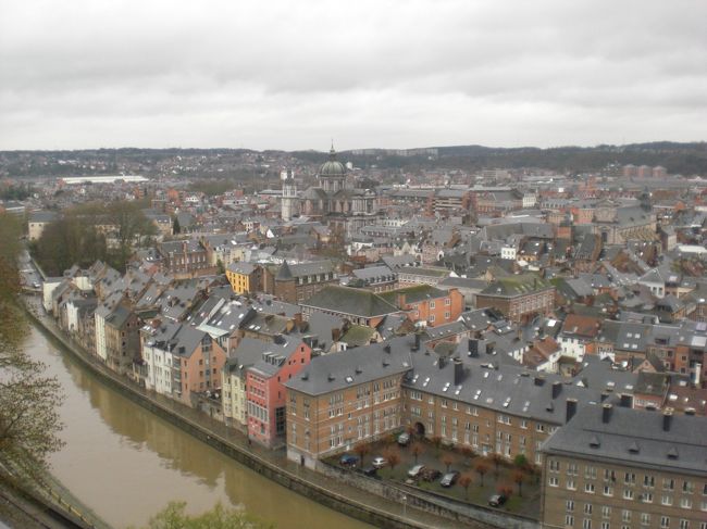 シタデルに登る坂道の途中から。<br />