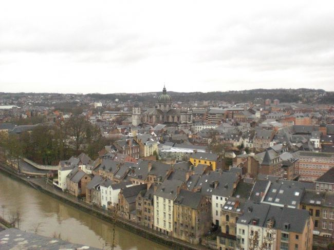 途中、何度も立ち止まり、写真を撮りながら歩きます。