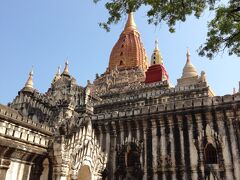 ４つめ。

「Ananda Temple」

外観がきれい。お土産屋も多く、人気の寺院。

