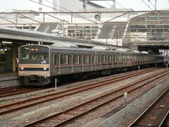 2012.08.15　京都
定刻に京都駅前に到着した。東海道山陽系統に回された２０５系。