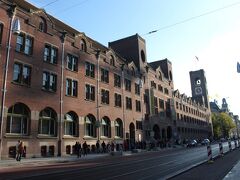 ブールス・ファン・ベルラーヘ Beurs van Berlage
1989年から6年かけて証券取引所として建てられました。現在は、この建物を設計した19世紀を代表する建築家ヘンドリック・ベルラーへの博物館が入っています。