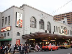 両国駅=写真=で総武線に乗り､次の浅草橋駅で下車｡