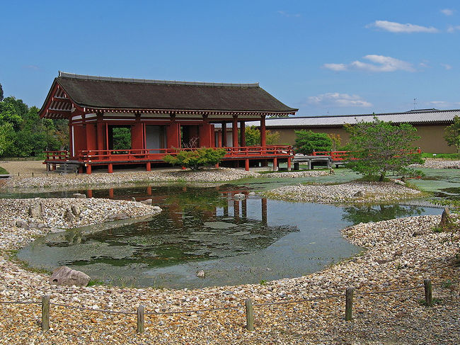 宮内省地区・東院庭園地区の復原<br />東院庭園、庭園・楼閣などが復原されている。国の特別名勝。<br />