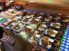 おんなの駅には道の駅に有りがちなお弁当が売っていますが、その値段の安さに沖縄県の所得水準を感じてしまいます。