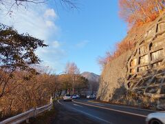 ロープウエイは諦めて、先に進みます。
中禅寺湖周遊を走り…。