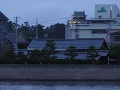 船からも松江城が少し見えました。