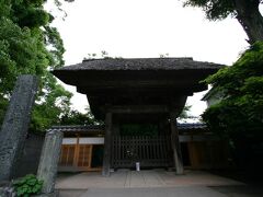 江ノ電・極楽寺駅前にある極楽寺です。