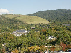 ●奈良県庁屋上から

若草山です。
久しぶりに山焼きみたいな。
奈良盆地にいるときに、僕は若草山を見て、現在地を知ります。