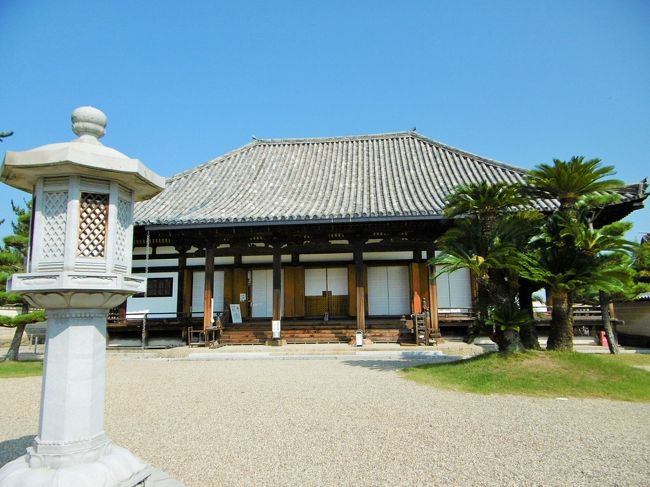 本堂も、シンプルながら美しい形。<br />ちり一つない庭の清々しさ。<br /><br />光明皇后がモデルと言われる「十一面観音立像」（ただしレプリカ。開扉は10月下旬〜11月初旬です）の、艶めかしい姿に圧倒される。<br />異様に長い手は、悩める衆生に遍く差し伸べられたものだからだという。